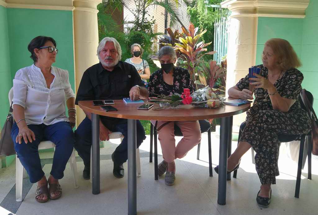 Presentan en La Habana el libro El debate radial en Cuba