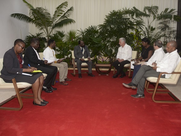 Recibe Díaz-Canel a enviado especial del Presidente de Zimbabue