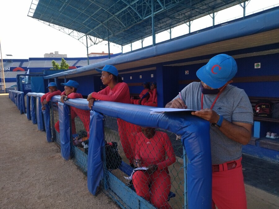 Cubanas van por una presea a premundial de béisbol