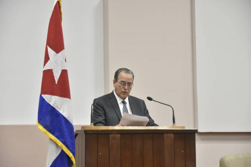 La gestión empresarial y la administración pública en la agenda de la Universidad