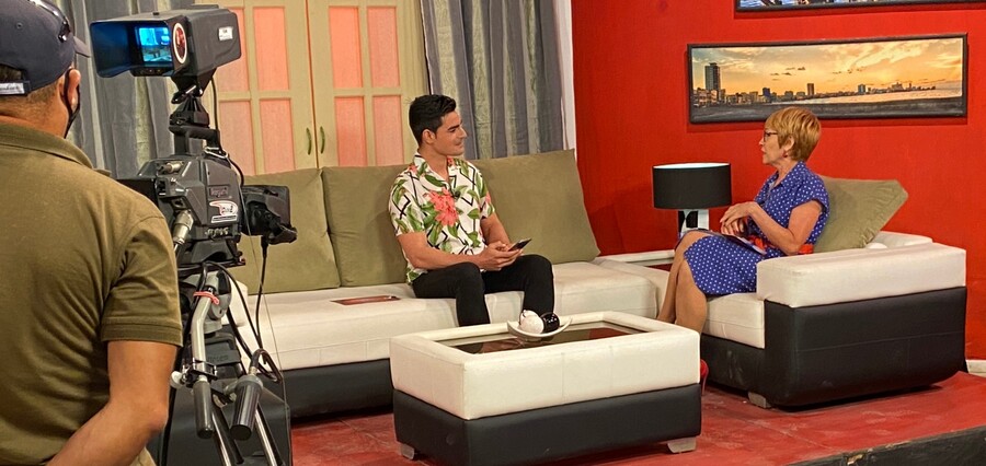 Leyber Gómez y Rakel Mayedo en Tarde en Casa del Canal Educativo