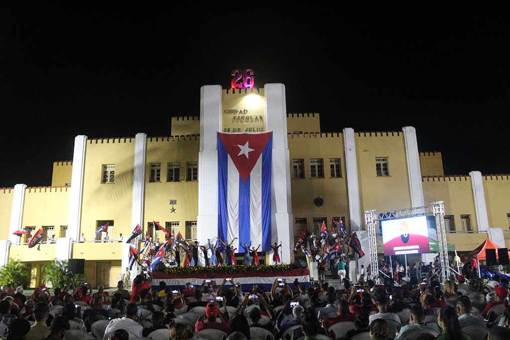 Tributo a la clarinada moncadista.