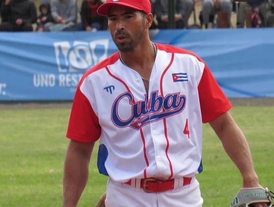 La principal figura del Softbol cubano, Alain Román, ha sido del interés de varios equipos de la Liga Profesional de los Estados Unidos