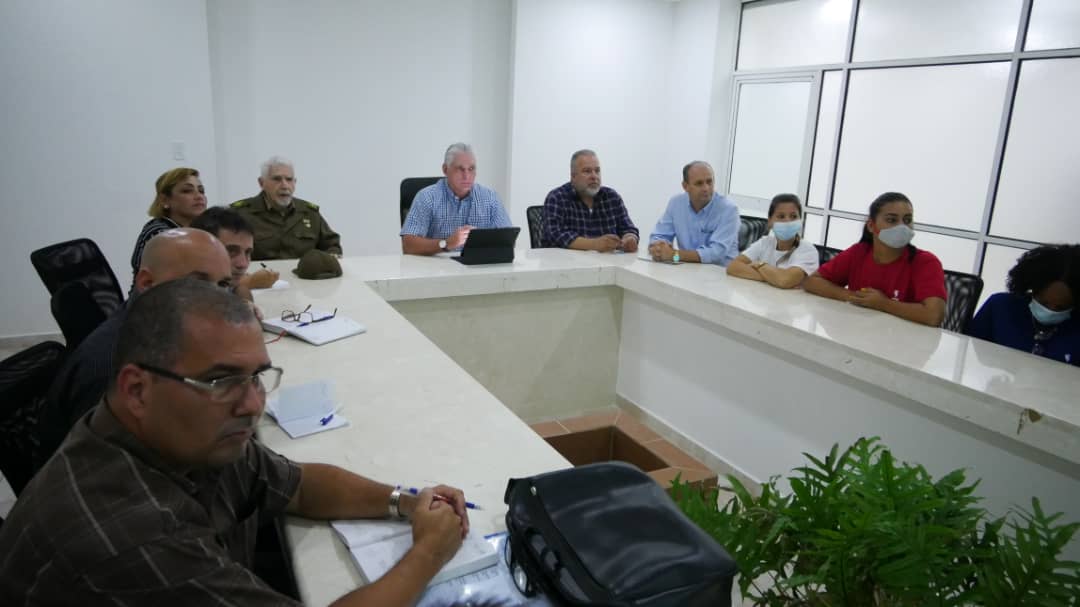 Continúa presidente cubano recorrido por las centrales termoeléctricas