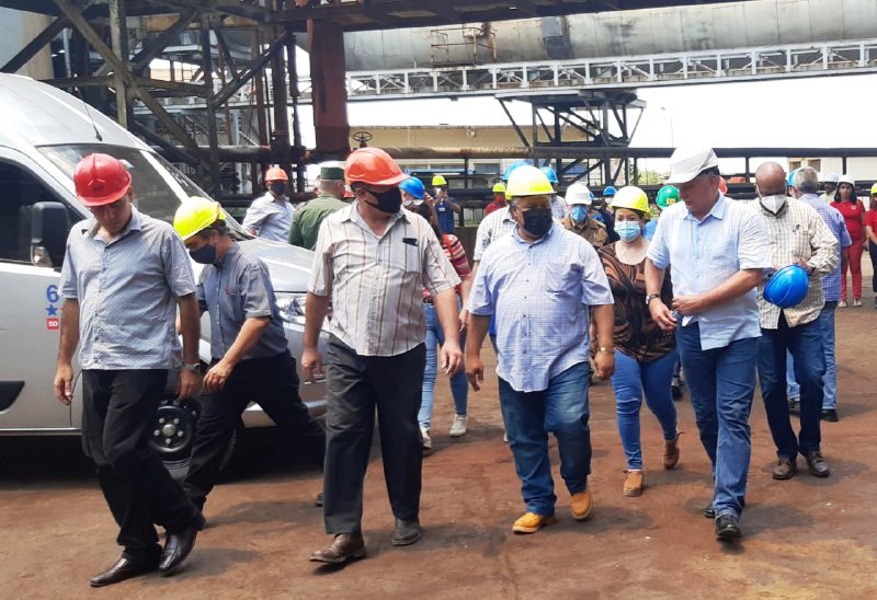 Reconoce Presidente cubano consagración de los trabajadores de la Termoeléctrica de Nuevitas