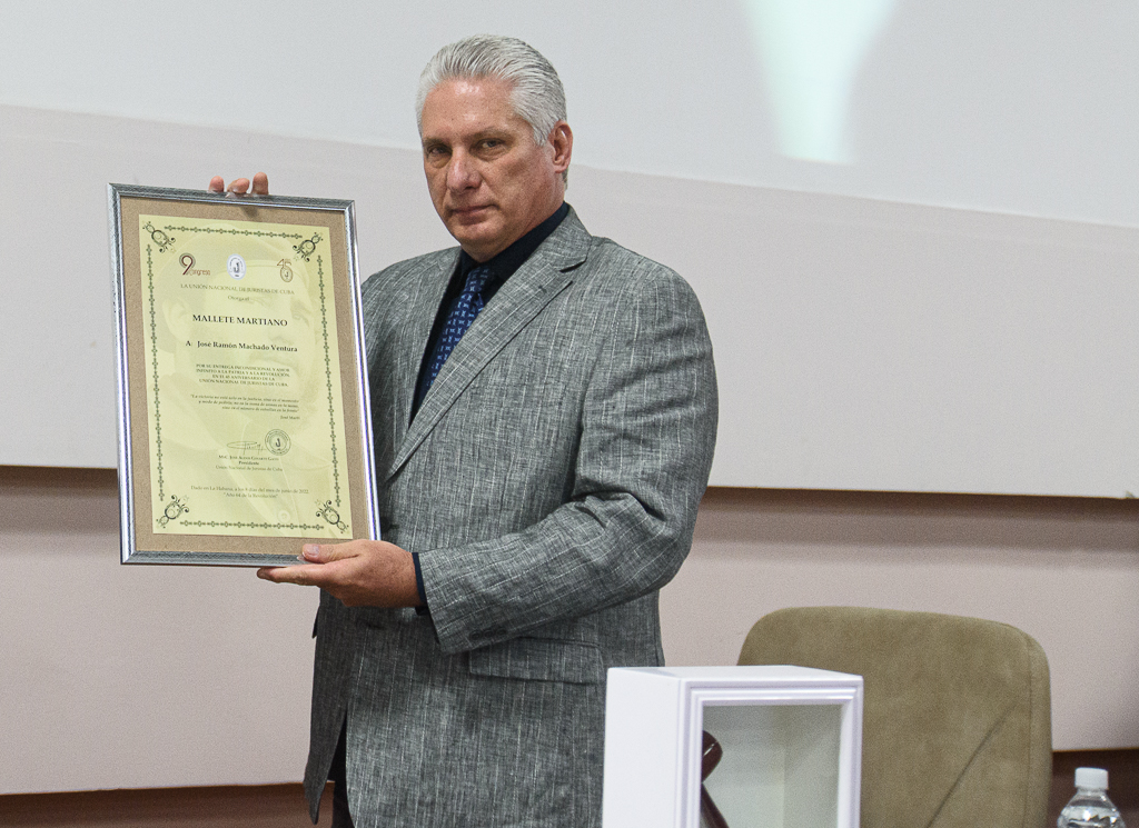 Otorgan reconocimiento a José Ramón Machado Ventura en el congreso de los juristas cubanos