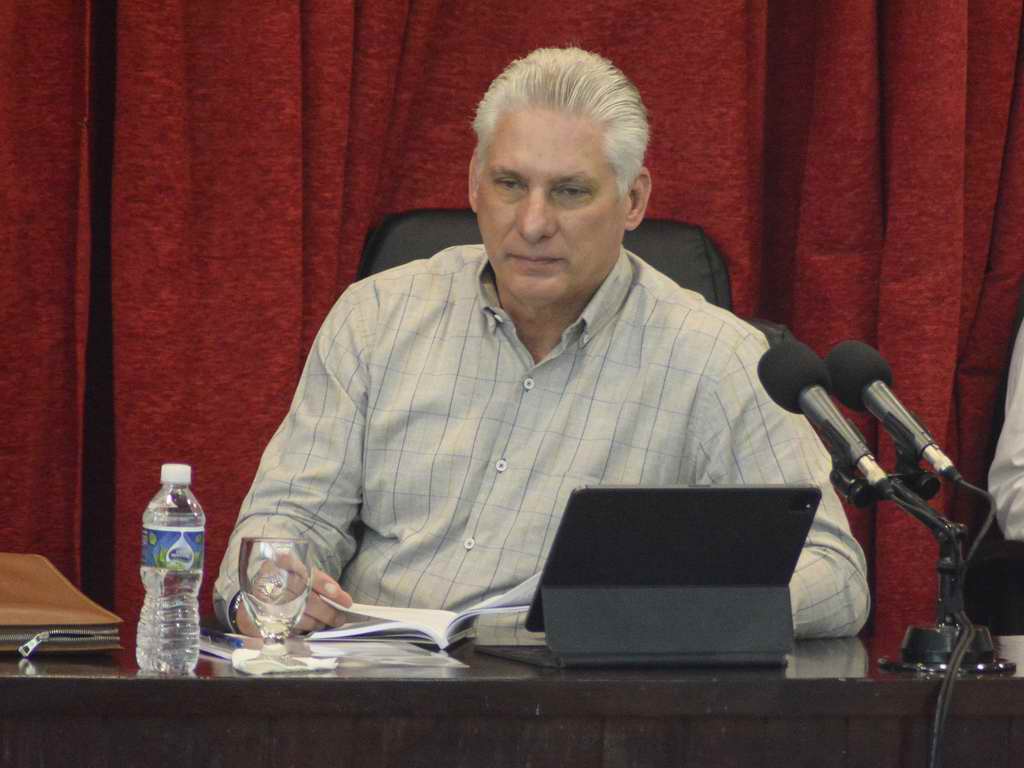 Miguel Díaz-Canel Bermúdez en reunión de trabajo que analizó las estrategias y desafíos actuales de la agroindustria azucarera del país