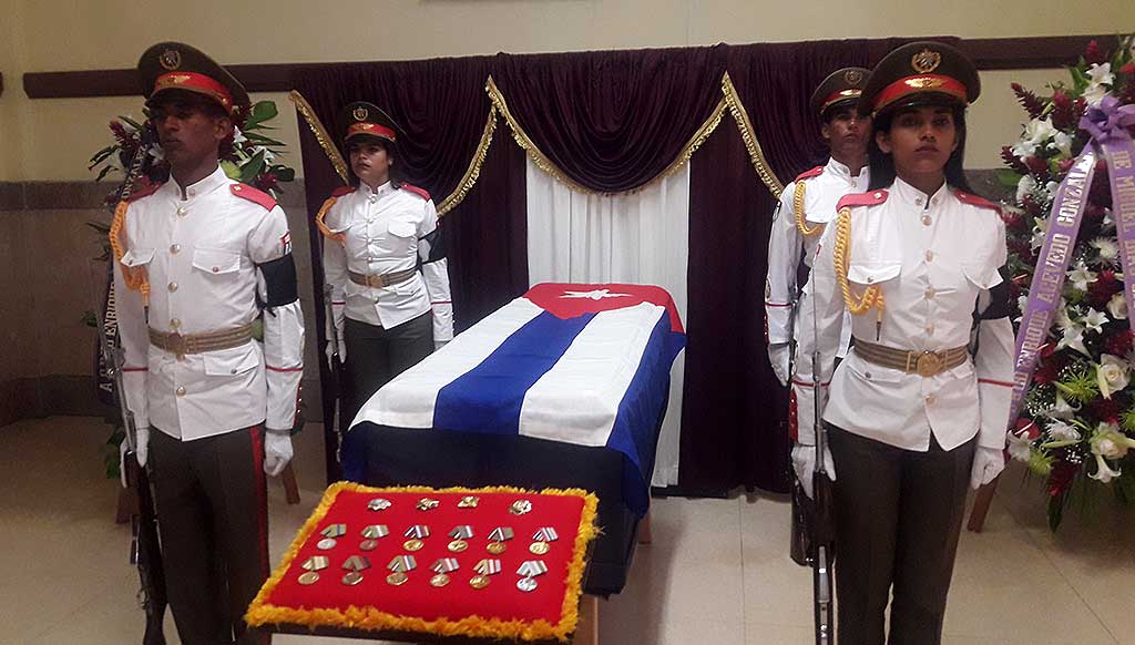 Rinden honores militares al General de Brigada de la Reserva Enrique Acevedo González
