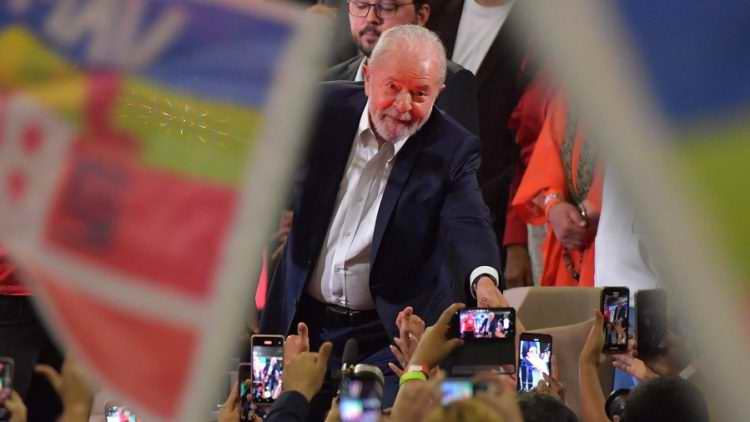 Lula aventaja a Bolsonaro en Brasil, según estudio