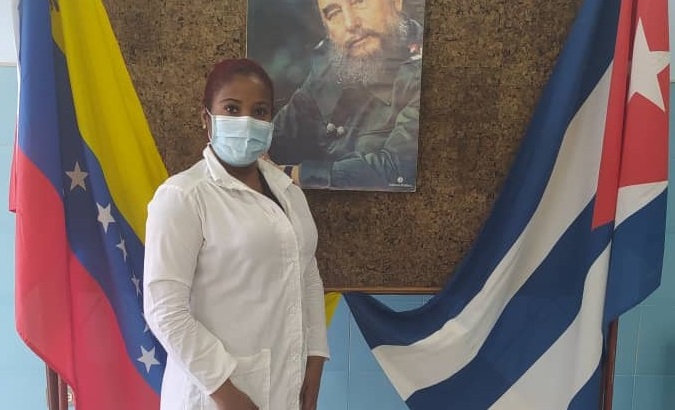 Yenisdeisy venció, armada de sonrisas