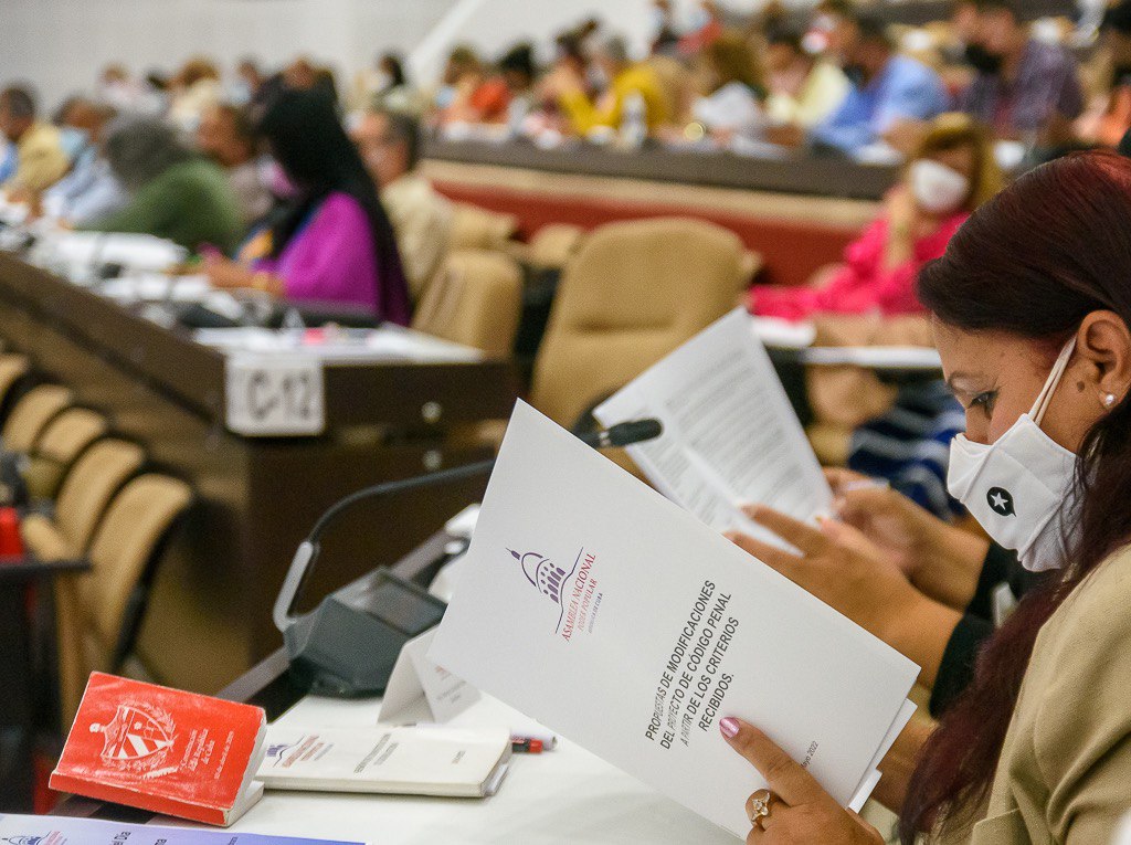 Diputados cubanos aprueban nuevas leyes para el desarrollo de los preceptos constitucionales