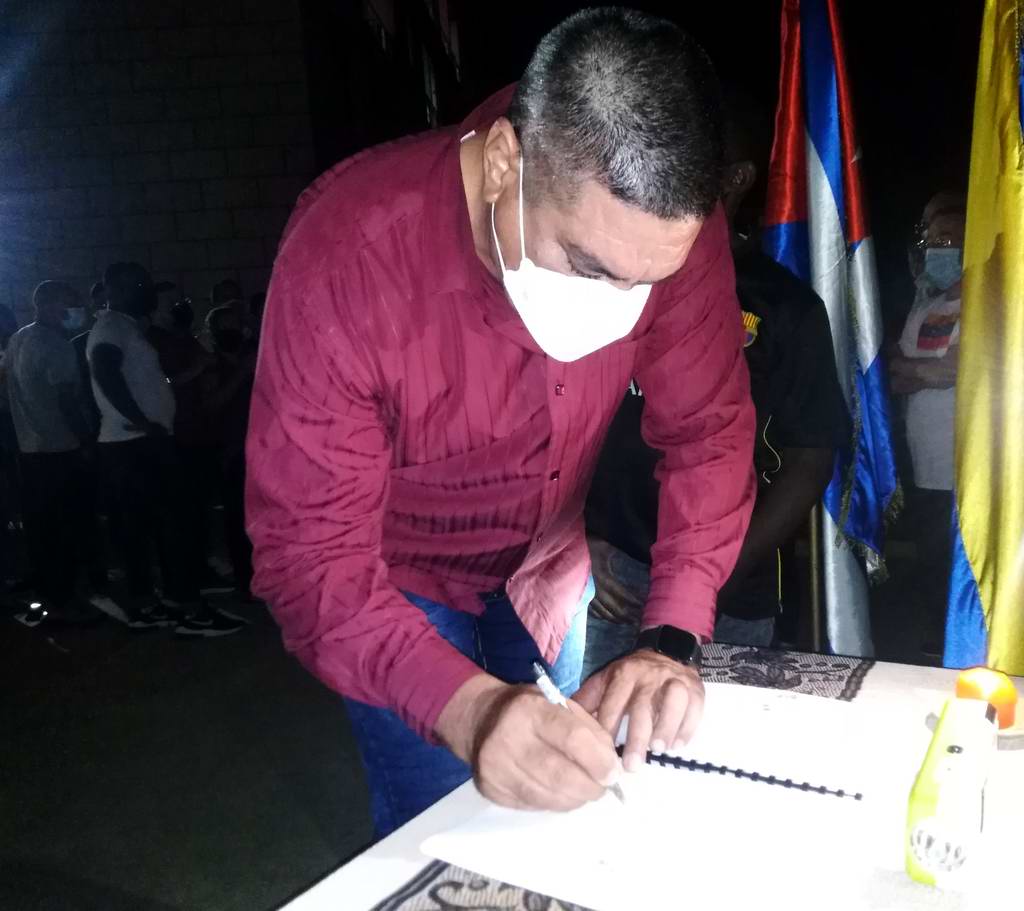 Cubanos en Venezuela se suman al tributo a víctimas del accidente en el Hotel Saratoga