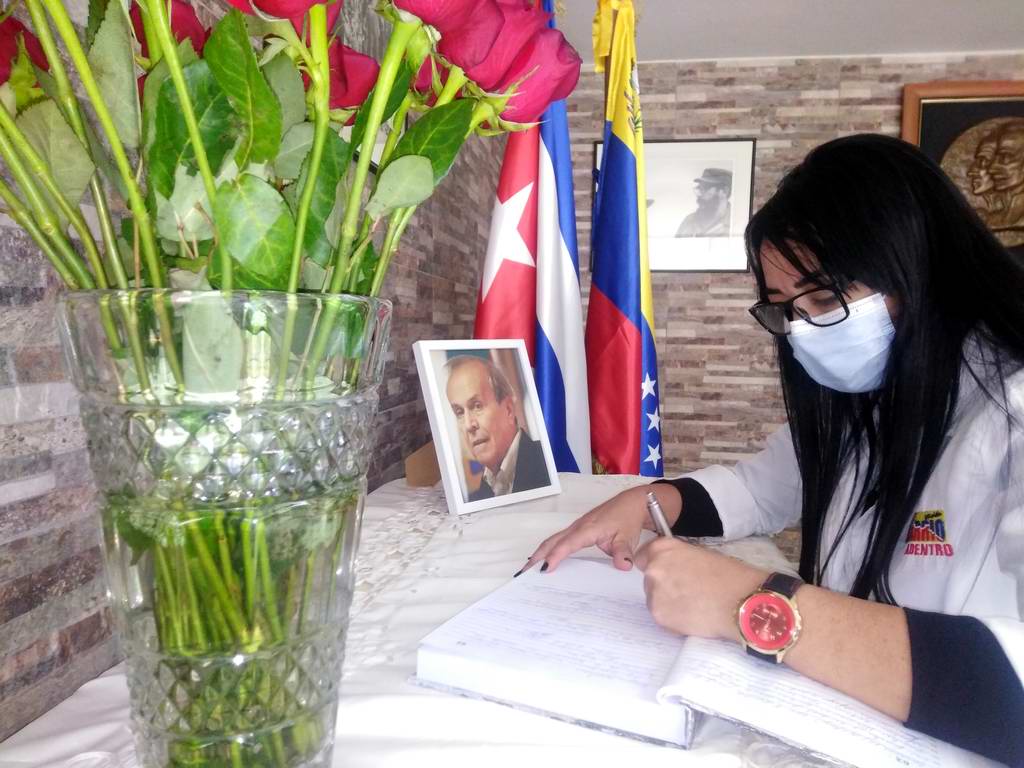 Cubanos en Venezuela se suman al tributo a víctimas del accidente en el Hotel Saratoga
