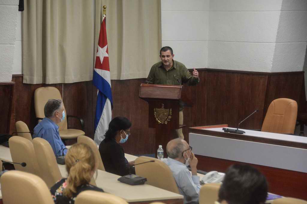 El Presidente Miguel Díaz-Canel Bermúdez, durante un nuevo intercambio con directivos y empresarios de varios sectores del país