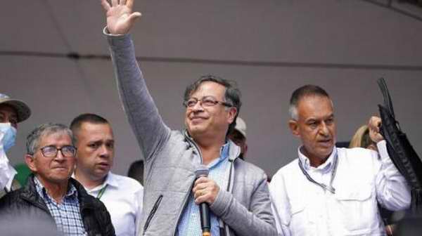 Petro encabeza la intención de voto en Colombia 