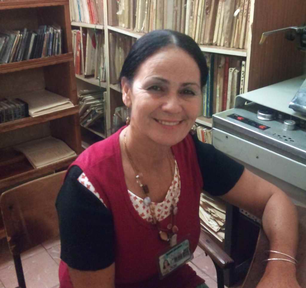 Ana del Carmen Diez Vega está entre las más avezadas fonotecarias del sistema de la radio en la oriental provincia de Granma
