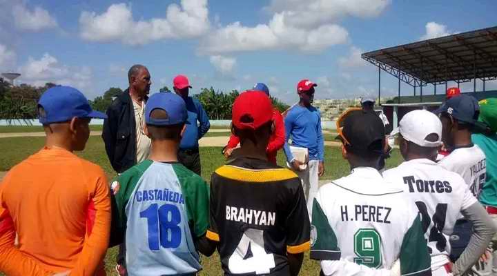 Preselección Cuba de pelota 9-10 años se alistan para el evento Panamericano