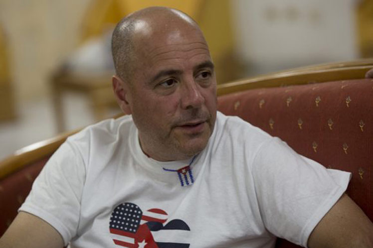 De victoria calificó hoy el activista Carlos Lazo la reanudación de envíos de remesas de Estados Unidos a Cuba, suspendidos desde 2020 