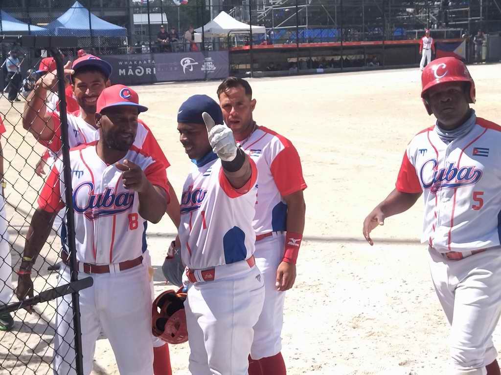 Yesander condujo triunfo ante Filipinas en Mundial de Softbol