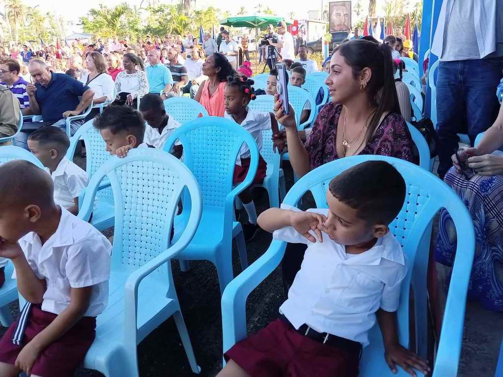 Asiste Díaz-Canel al acto de inicio del curso escolar 2022-2023