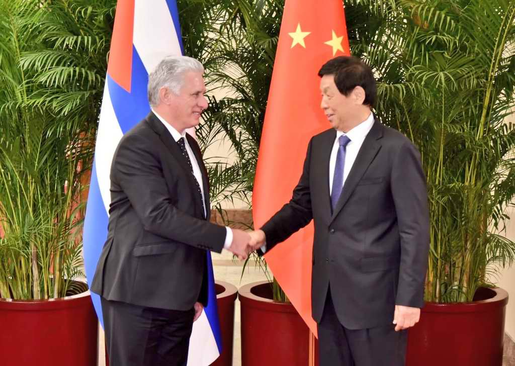 El mandatario cubano fue recibido por Li Zhanshu, presidente de la Asamblea Nacional de la República Popular China