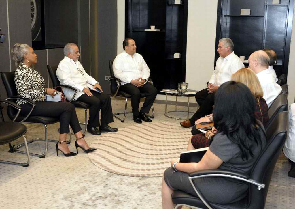 Díaz-Canel sostuvo encuentro con otros miembros de la directiva de la AEC Díaz-Canel sostuvo encuentro con otros miembros de la directiva de la AEC