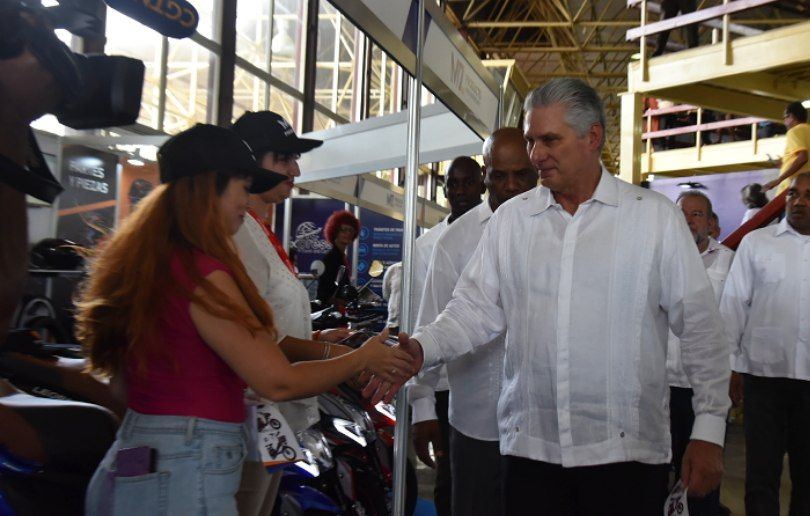 Recorre Díaz-Canel áreas de la Feria Internacional de La Habana