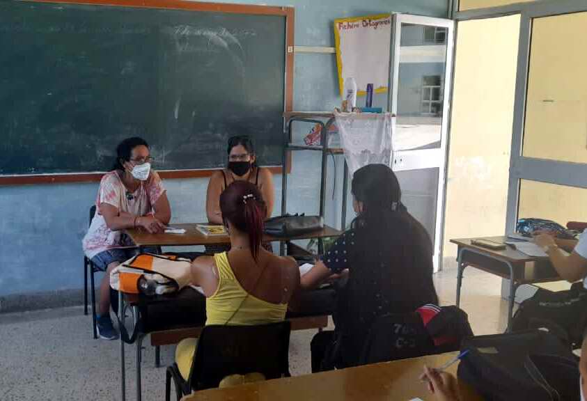 “Tiza en manos y en el aula, soy feliz”