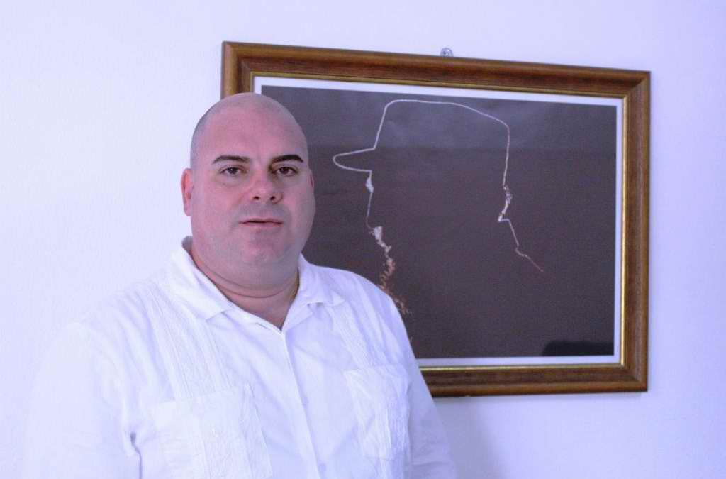 Dr. Giraldo Setien Álvarez, Director de la biblioteca santiaguera