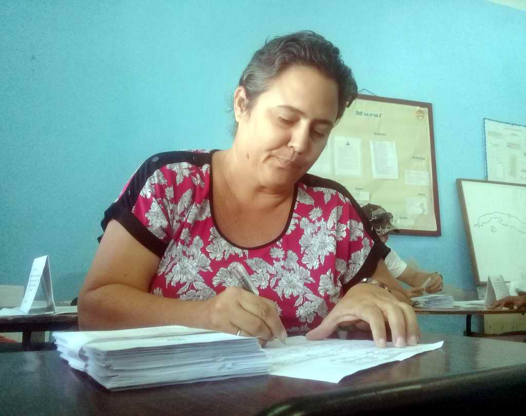 Gloria Mercedes Aguirre Román es la secretaria del colegio #1 de la circunscripción #25, ubicada en el consejo popular Paquito Rosales, de la Ciudad del Golfo de Guacanayabo. 