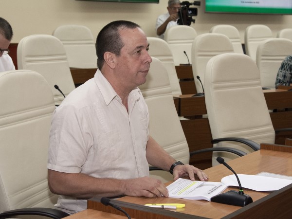 El Ministro de Salud detalló que durante 6 semanas consecutivas disminuye la tasa de casos sospechosos de dengue El Ministro de Salud detalló que durante 6 semanas consecutivas disminuye la tasa de casos sospechosos de dengue