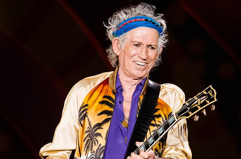 Keith Richards, guitarrista, cantante, compositor, productor y actor británico