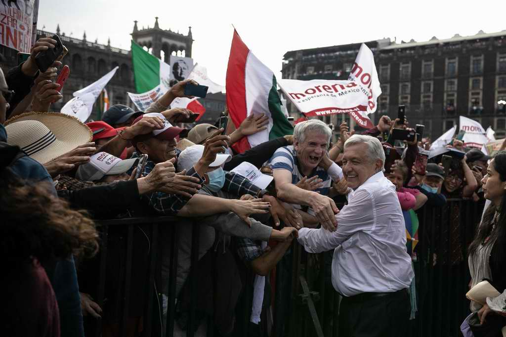 Presidente de México vuelve a marchar junto a seguidores (+ Video)
