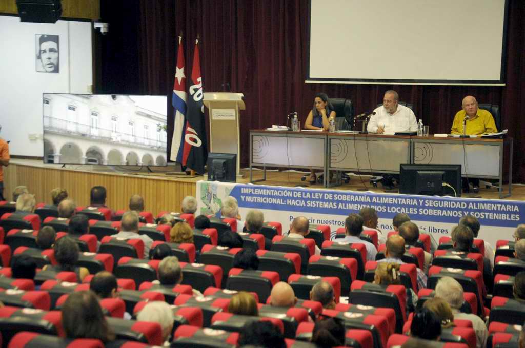 El mandato de convertir la alimentación del pueblo en una Ley