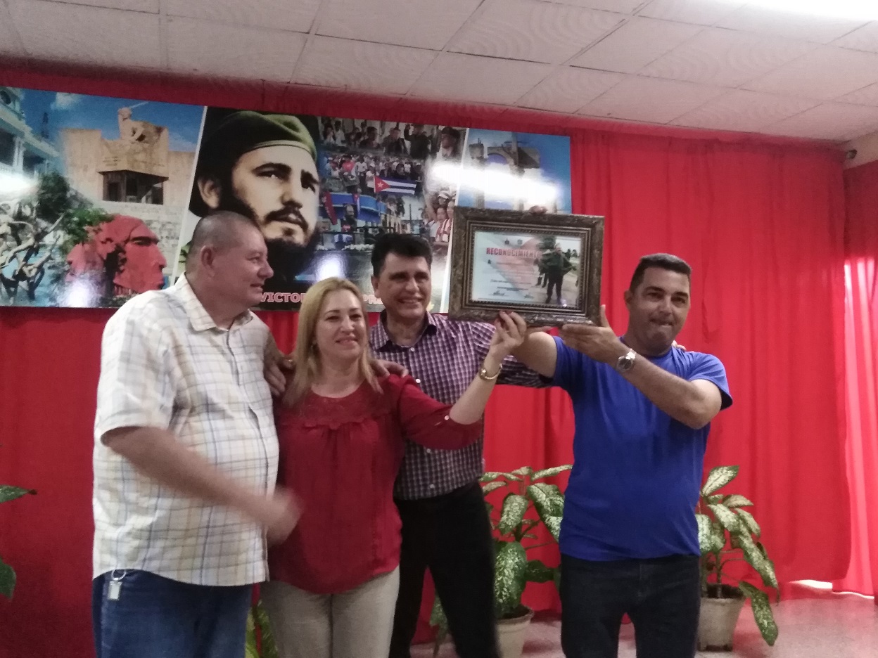 Reconocimiento del Partido y el Gobierno al contingente Vicente García