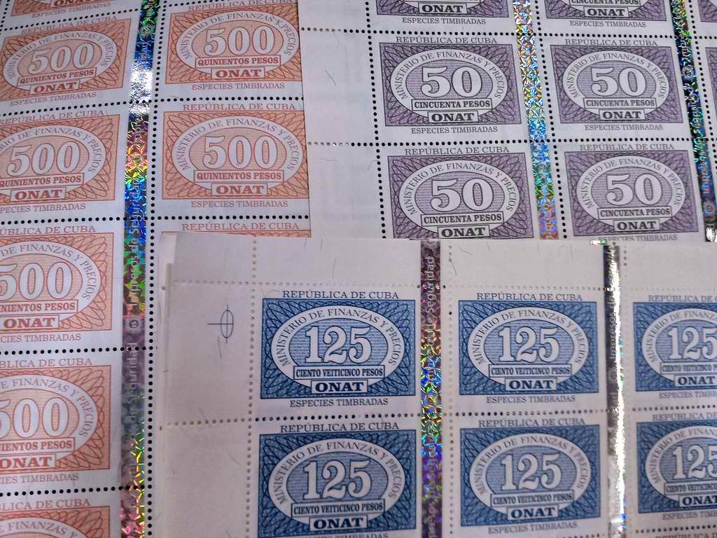 Correos de Cuba regula venta de sellos de timbre para trámites