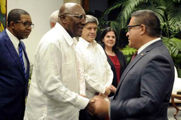 Recibe Vicepresidente cubano a congresistas de Estados Unidos