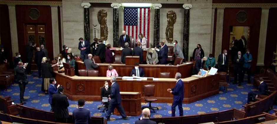 Congresistas demócratas piden a Biden un diálogo directo con Rusia