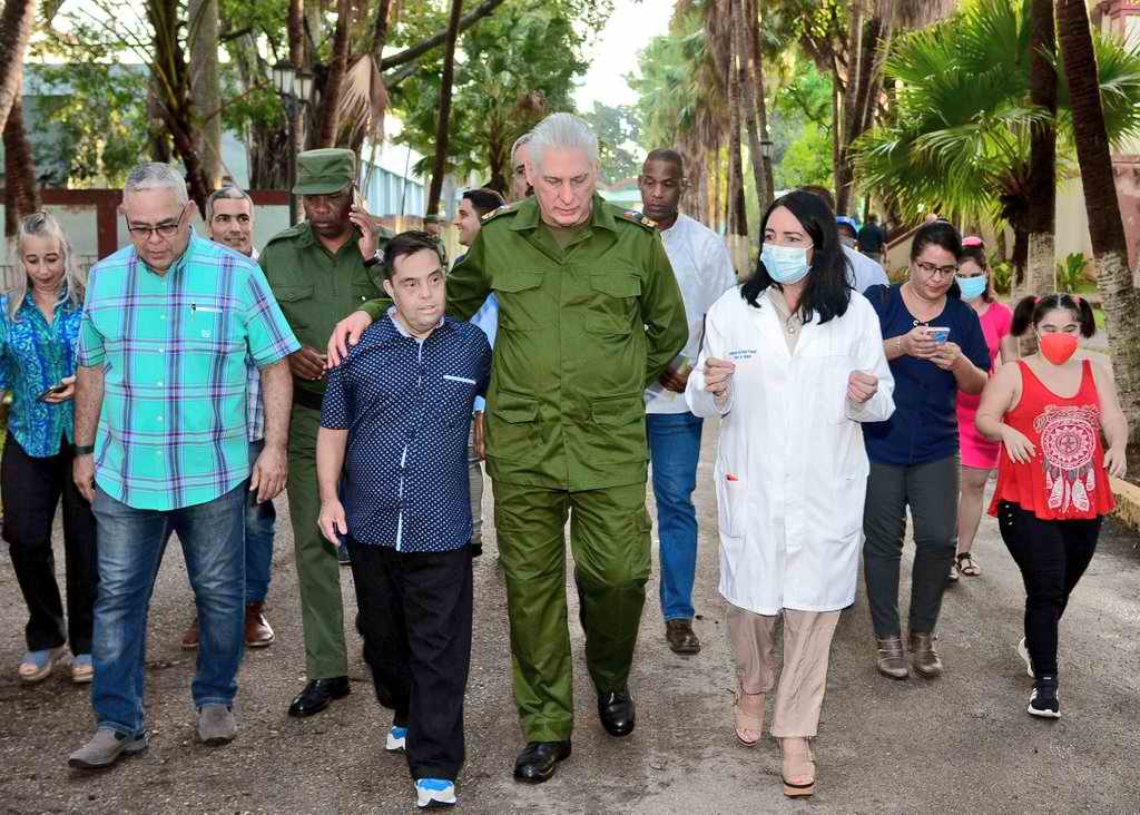 Díaz-Canel de visita por el hogar psicopedagógico La Castellana