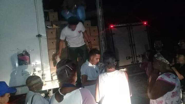 Mipymes y Proyectos Comunitarios de La Habana entregan carga solidaria a Pinar del Río