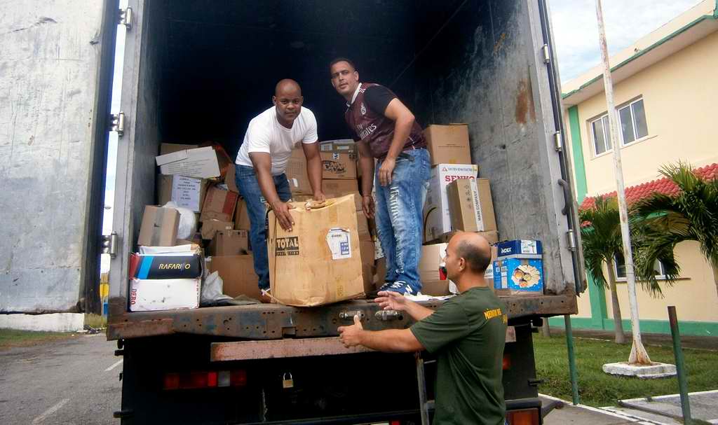 Cienfuegos entregó segunda donación a familias damnificadas en Pinar del Río
