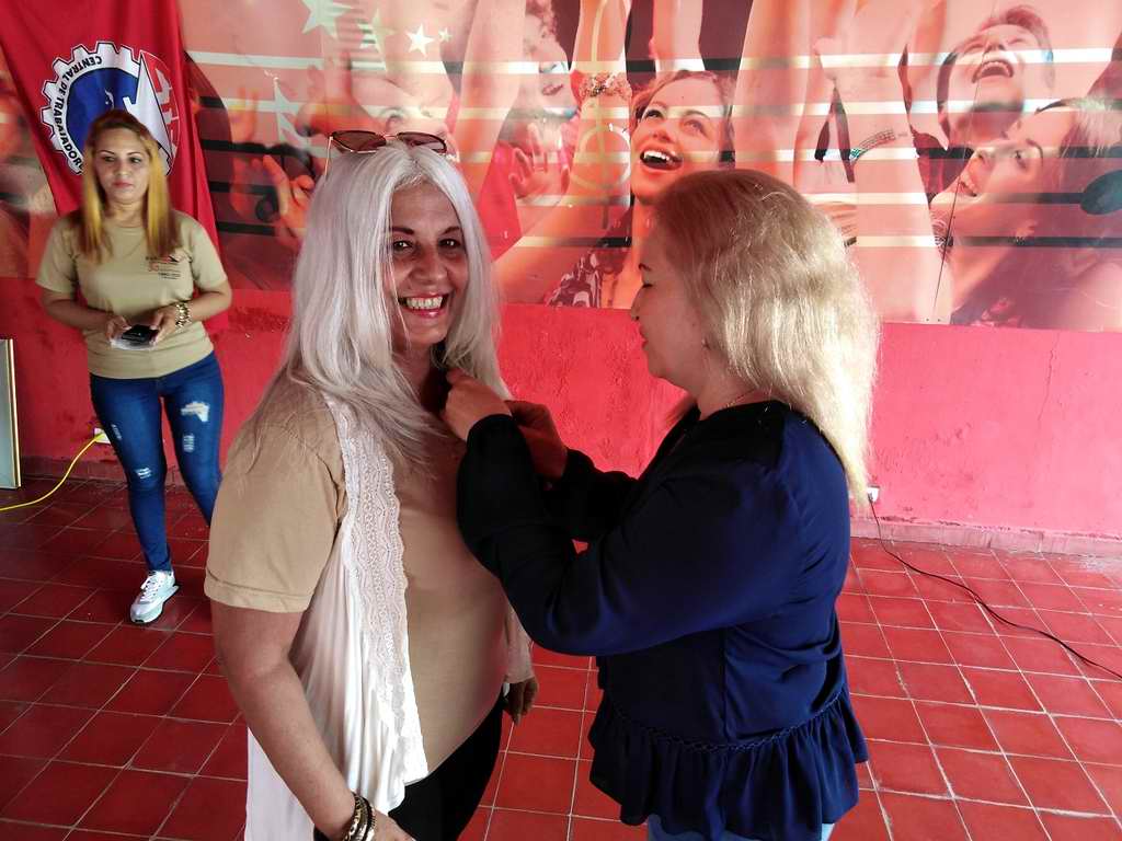 Distinción Juan Tomás Roig a los investigadores Norma Arias Espinosa