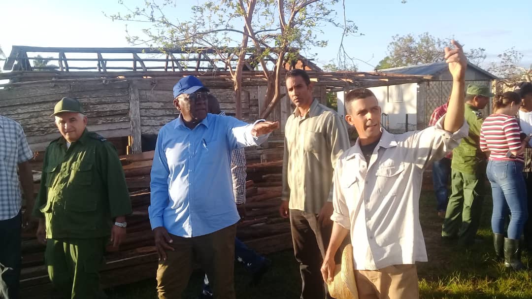 Intercambia Vicepresidente cubano con tabacaleros y pobladores de San Juan y Martínez