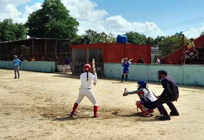 Holguín acaricia el boleto a la primera división del softbol femenino cubano