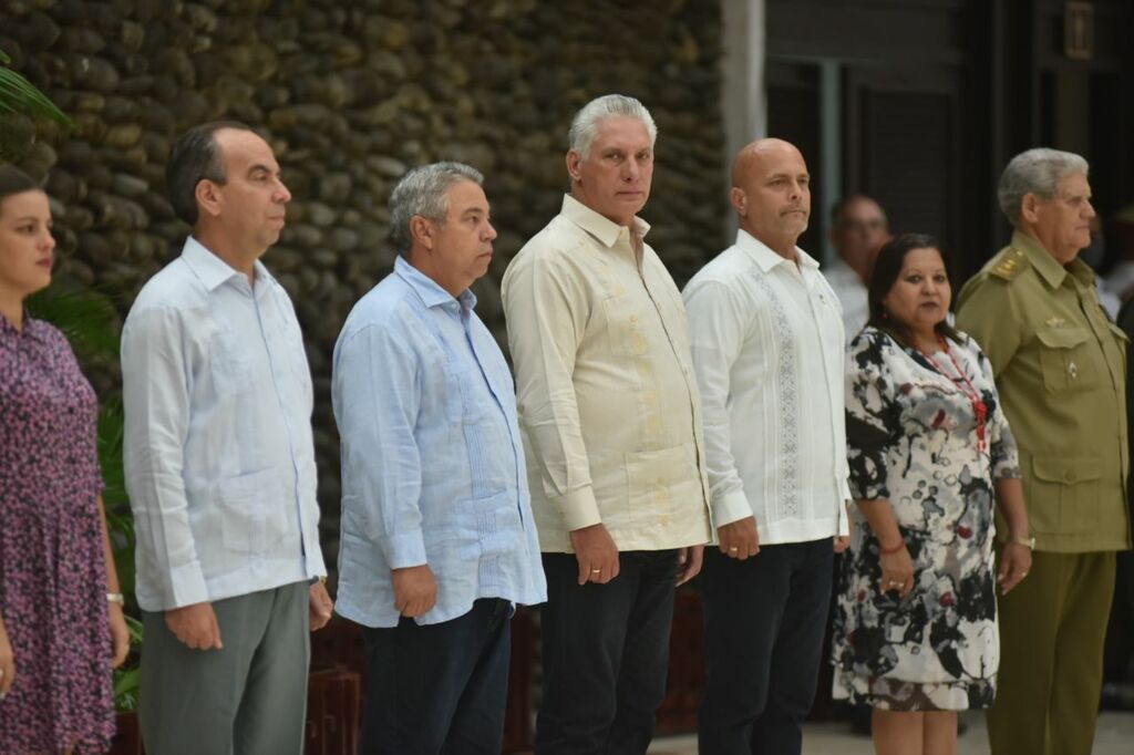 Asiste Díaz-Canel a condecoraciones por aniversario 62 de los CDR