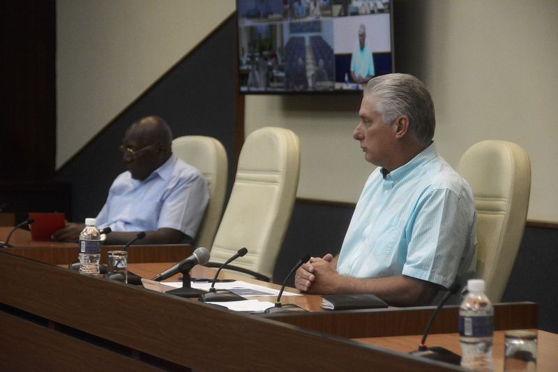 Puntualiza Díaz-Canel las medidas para enfrentar posibles afectaciones de evento meteorológico