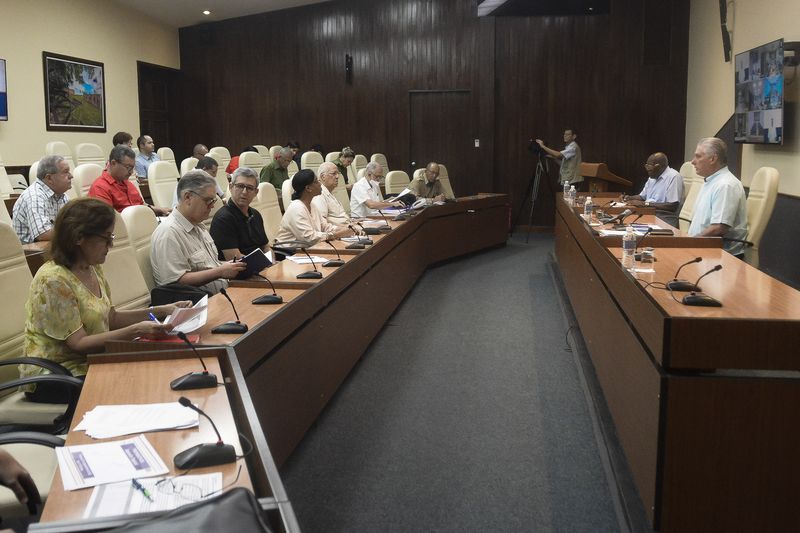 Puntualiza Díaz-Canel las medidas para enfrentar posibles afectaciones de evento meteorológico