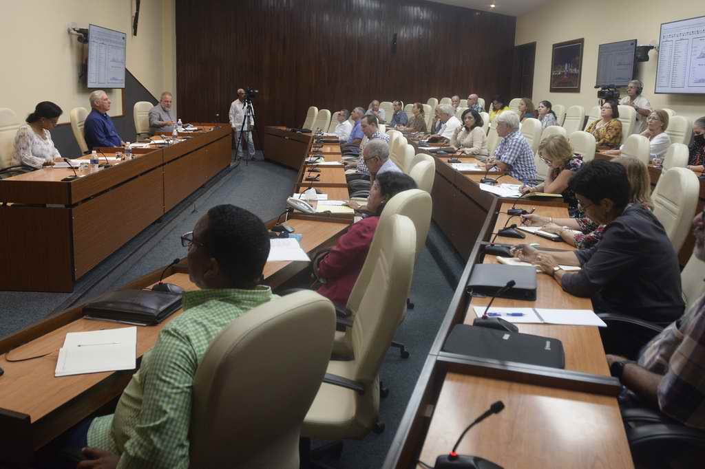 Insiste Primer Ministro cubano en concentrar fuerzas y recursos para enfrentar el dengue