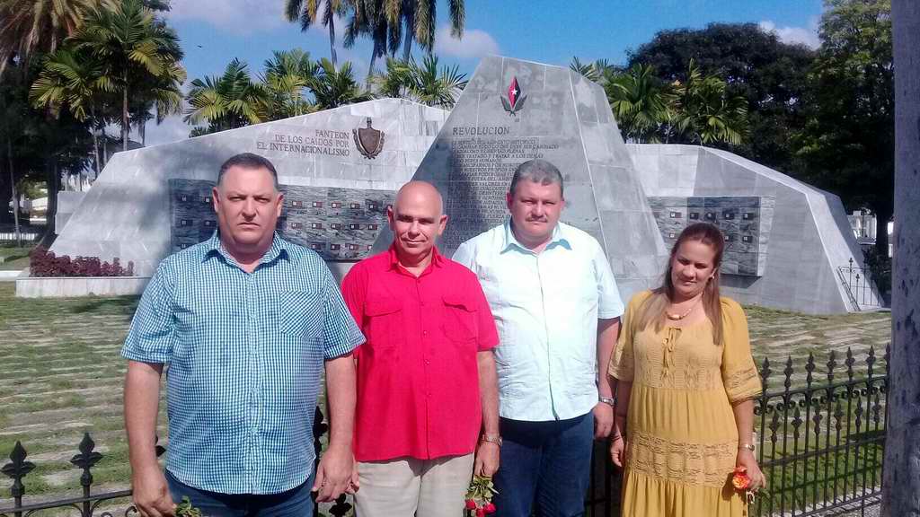 Dirigentes de la ANAP rinden homenaje a próceres de la Patria