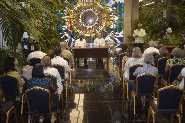 Firma y refrendación del Código que validó el pueblo